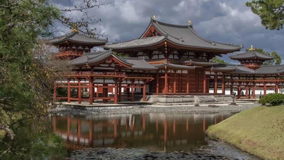 29.10.2026 <br /> <br /> Architektura Japonii: między odmiennością kulturową a uniwersalnym językiem sztuki. Zapiski z podróży